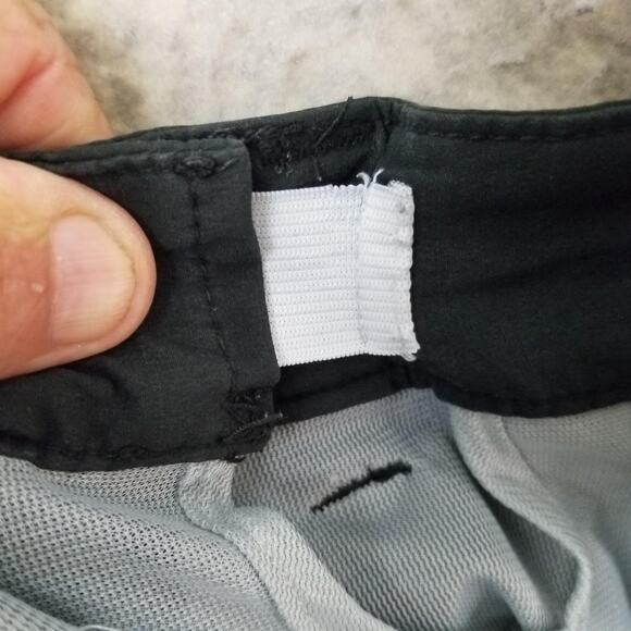 Huk Fishing Shorts Mens XL Gray Performance Quick Dry Stretch Cargo Zip Pockets - Picture 13 of 15